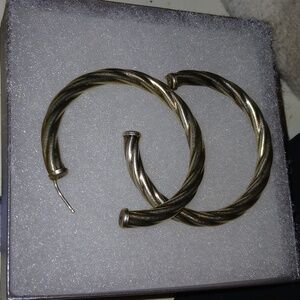 Earrings 925 one is broken